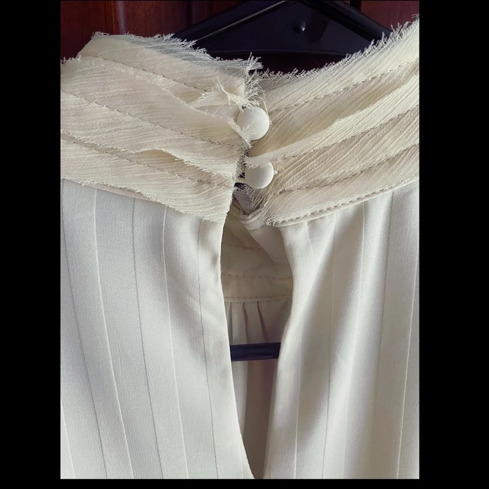 NWT: aura blouse - Picture 3 of 4